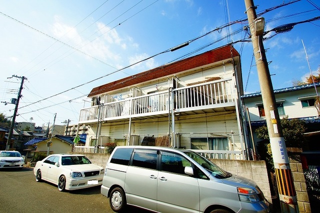 茨木市豊川のアパートの建物外観