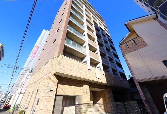 【名古屋市北区杉栄町のマンションの建物外観】