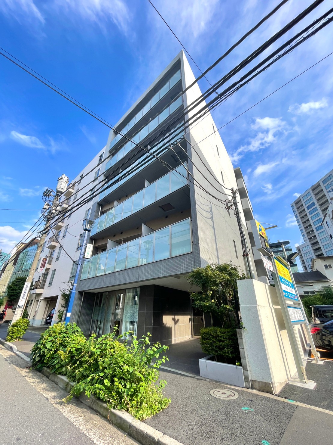 東京メトロ銀座線 外苑前駅 徒歩6分 築11年