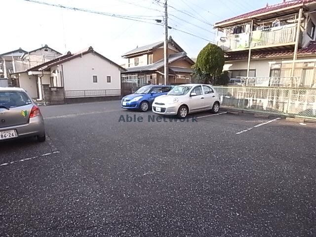 【岐阜市下鵜飼のマンションの駐車場】