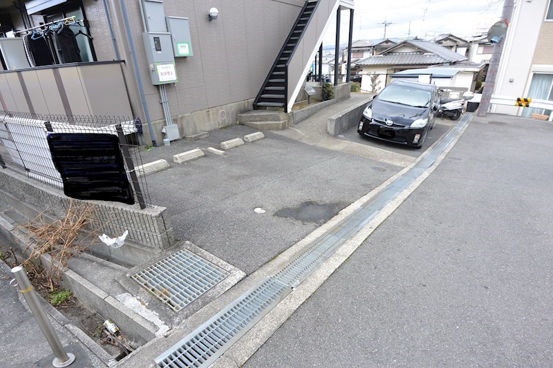 【ハイツ浅霧の駐車場】