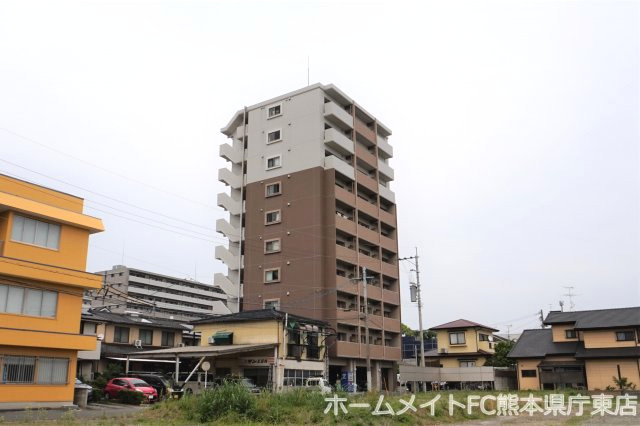熊本市中央区八王寺町のマンションの建物外観