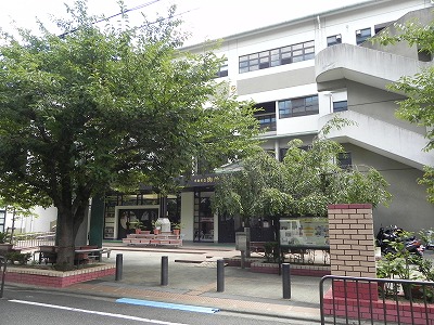 【京都市中京区亀屋町のマンションの小学校】