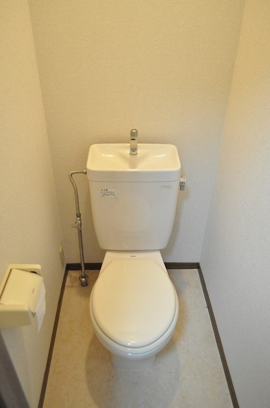【京田辺市河原里ノ内のアパートのトイレ】