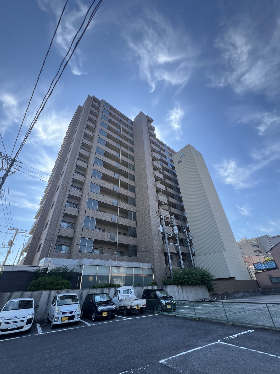 サーパス米子駅前の建物外観