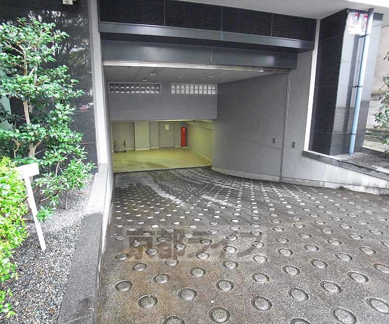 【京都市中京区石橋町のマンションの駐車場】