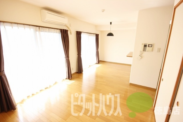【徳島市かちどき橋のマンションの建物外観】