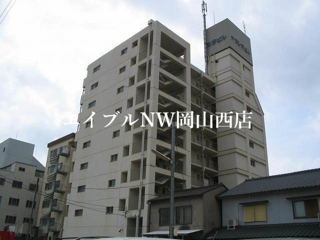 岡山市北区下石井のマンションの建物外観