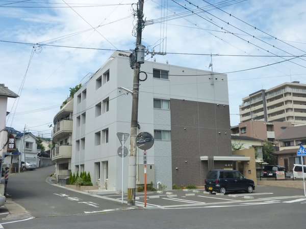 長崎市宝栄町のマンションの建物外観