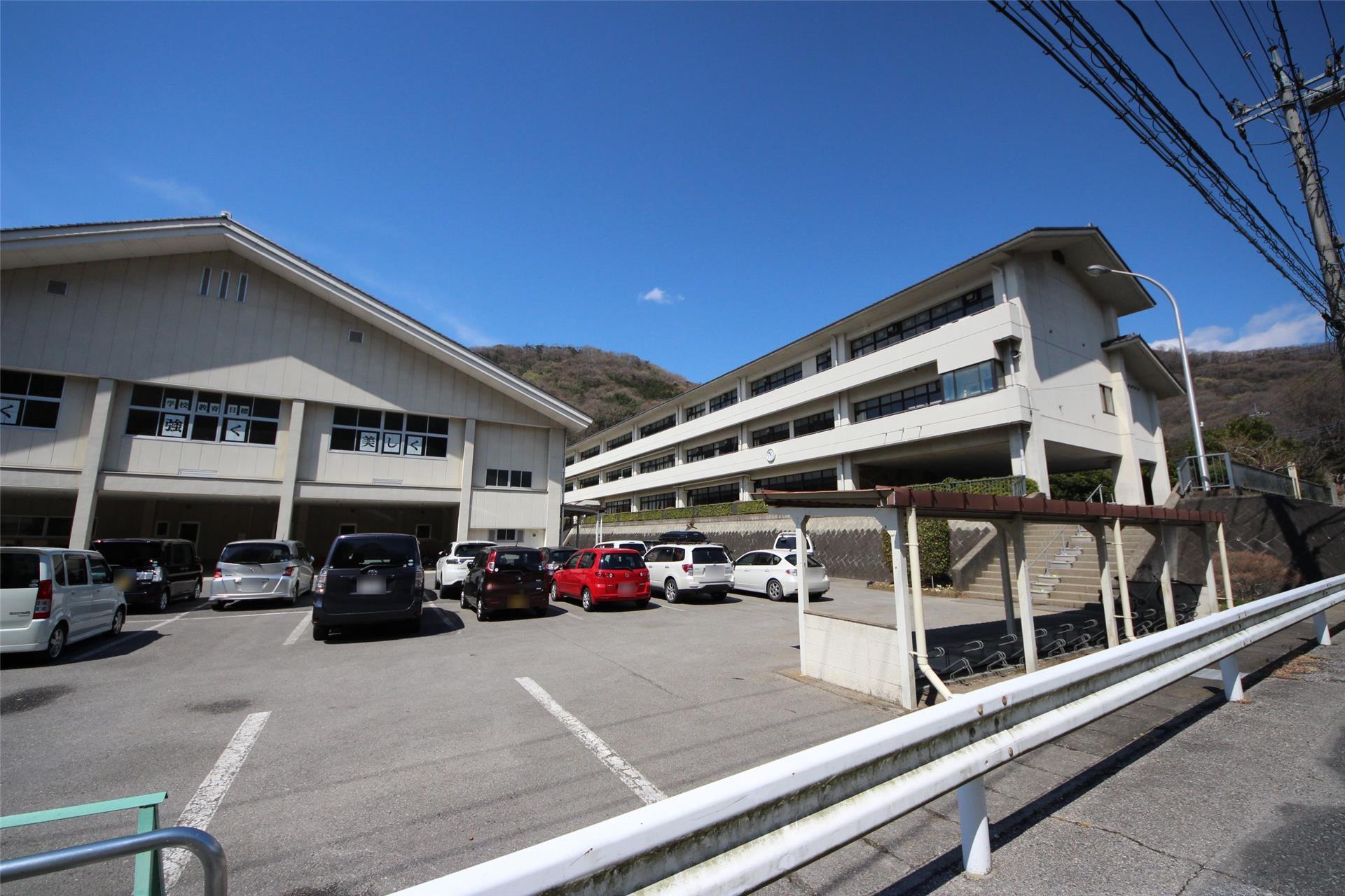 中学校　足利市立第一中学校（中学校）まで1733m