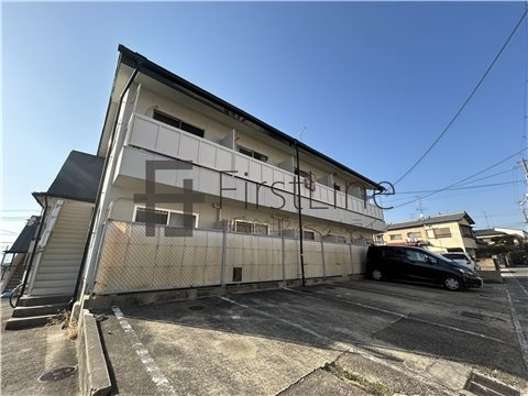 京都市伏見区深草大亀谷大山町のアパートの建物外観