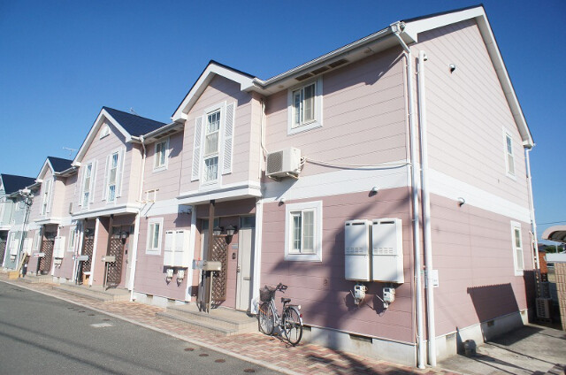 福津市花見の里のアパートの建物外観