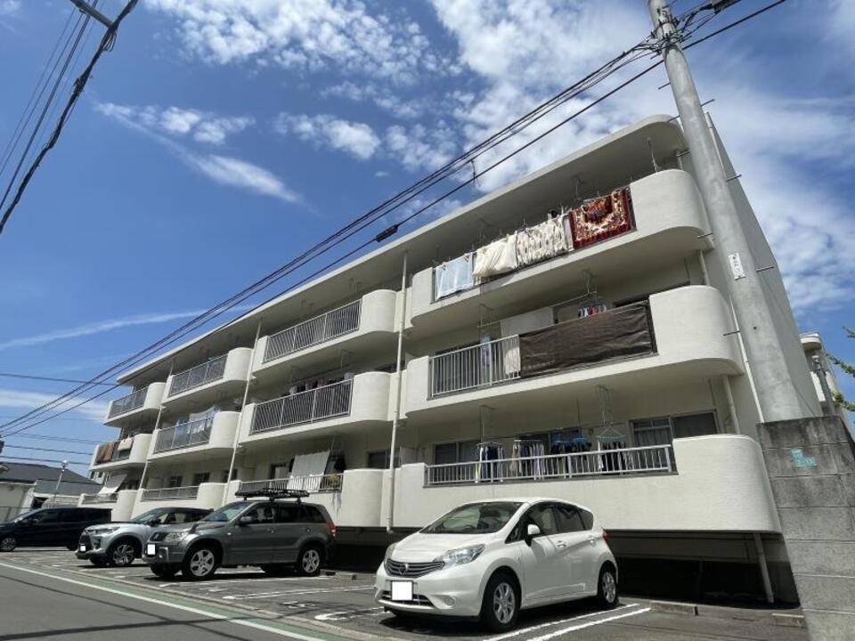 松山市持田町のマンションの建物外観