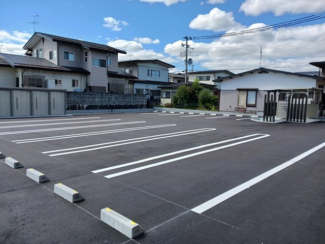 【西村山郡河北町谷地のアパートの駐車場】