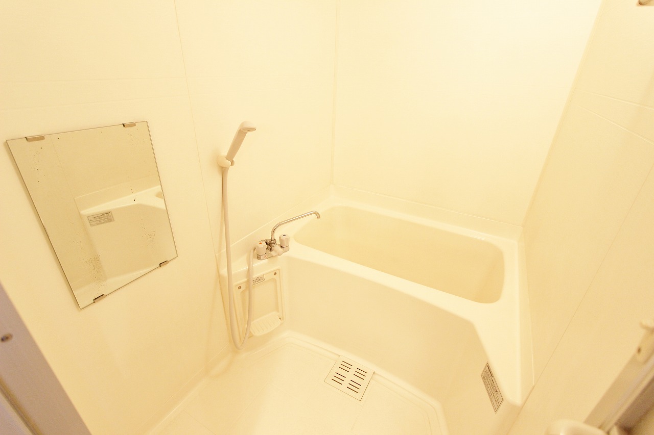 バス・シャワールーム　※別部屋のお写真で、現況優先と致します。