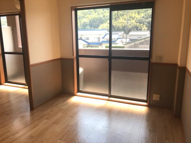 バルコニー　洋室