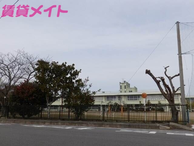 小学校　津市立芸濃小学校（小学校）まで1645m