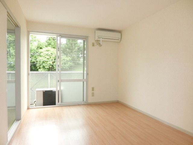 居室・リビング　採光の良い明るいお部屋です