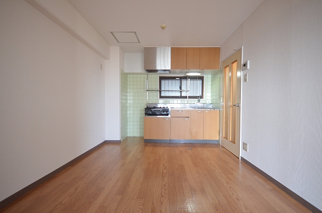 居室・リビング　同物件、別号室の写真