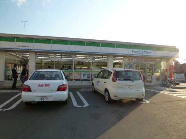 コンビニ　ファミリーマート（コンビニ）まで270m