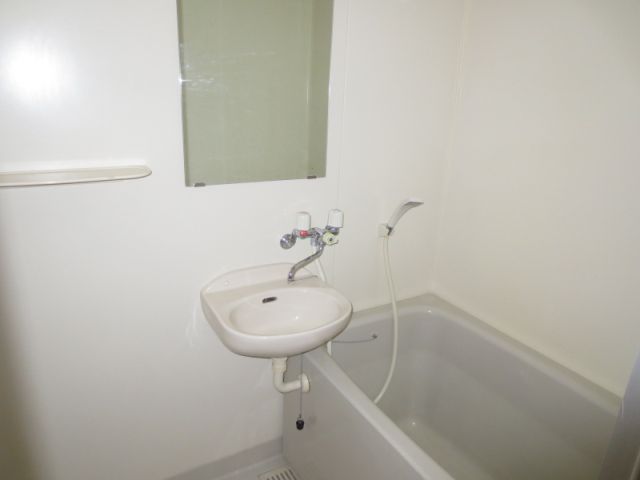 バス・シャワールーム　ミラー付バスルーム