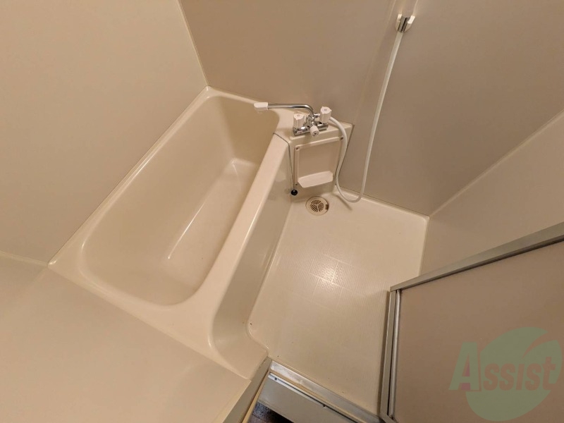 バス・シャワールーム　お風呂はゆったり入れるサイズ感がいいですね。