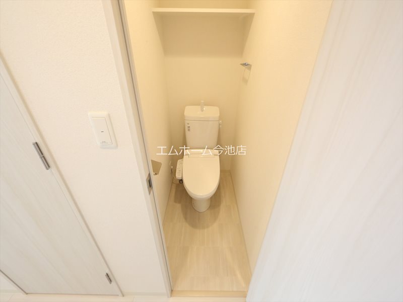 トイレ　温水洗浄便座付トイレ