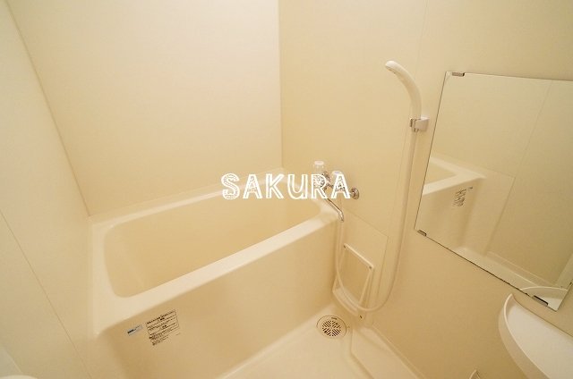 バス・シャワールーム　嬉しい追い焚き・浴室乾燥機付きです♪