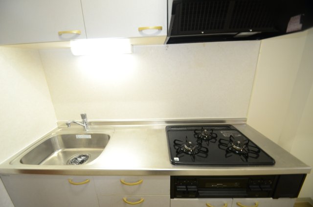 キッチン　コンパクトなキッチンで掃除もラクラク