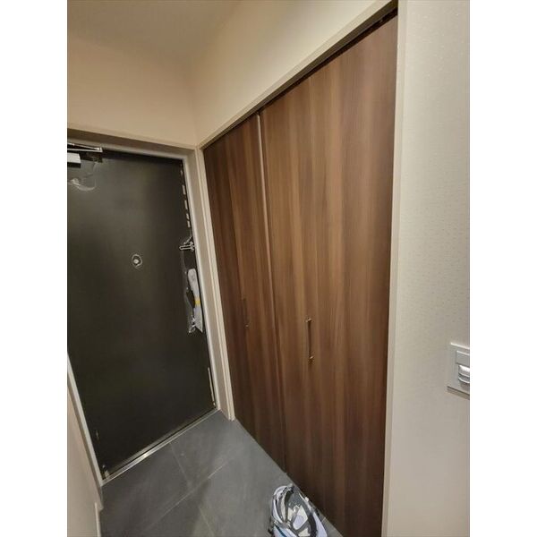 玄関　※別部屋の参考写真となります。現況優先となります。