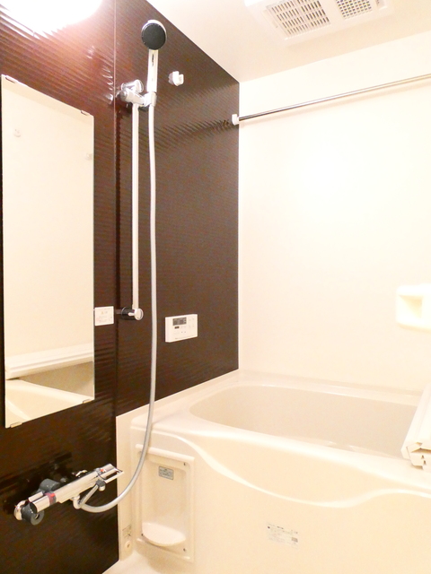 バス・シャワールーム　追焚と浴室乾燥機付きバスルーム