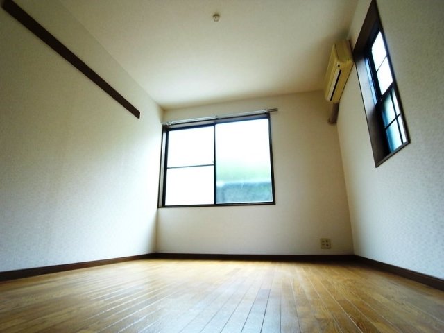 居室・リビング　明るい洋室です