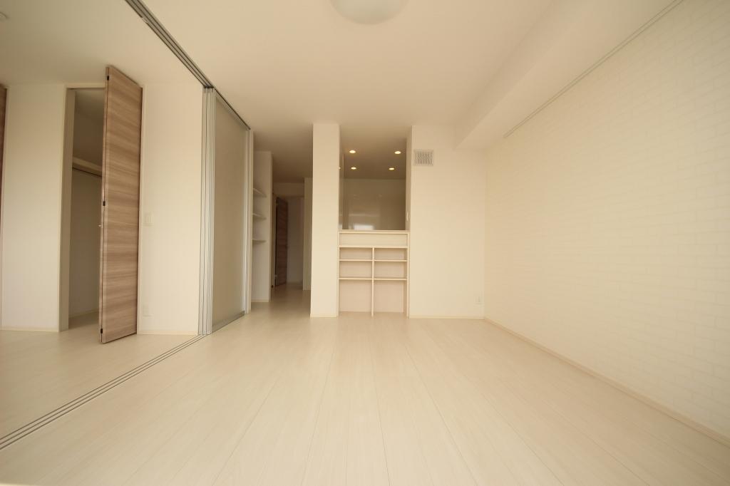 居室・リビング　隣の居室を開けておけばより開放感が出ます