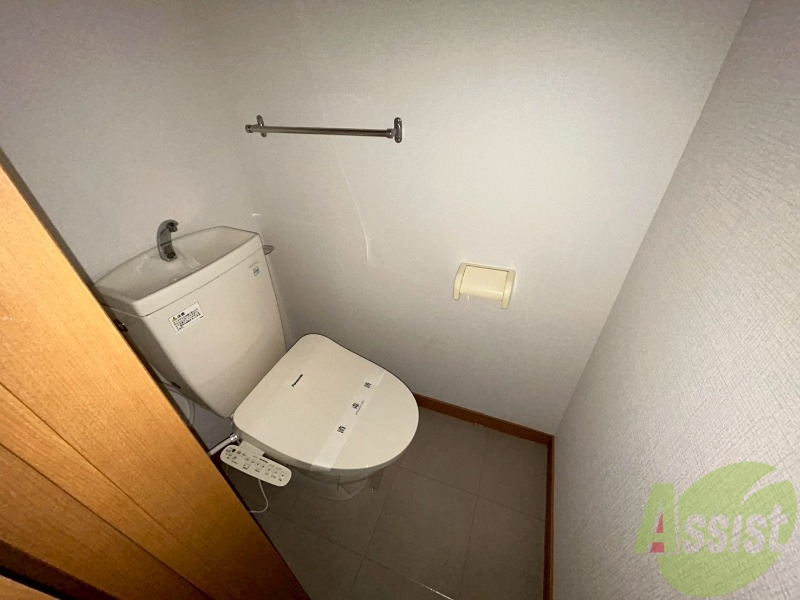 トイレ　こちらはトイレです。清潔感があり、安心して使用できます。