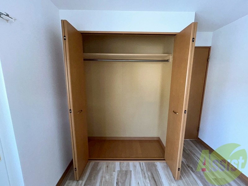 収納　寝室の収納です。部屋がすっきり片付きます。