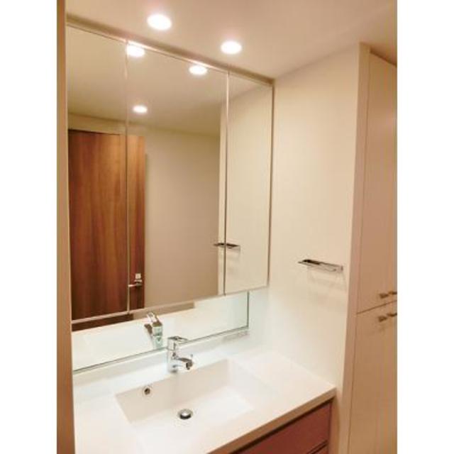 洗面設備　※写真は同タイプ住戸です。