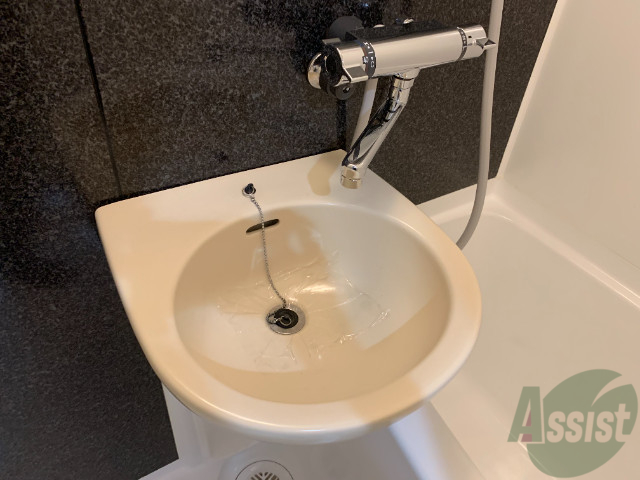 洗面設備　シンプルな洗面台です。問題なくお使いいただけます。