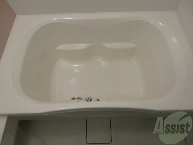 バス・シャワールーム　バスルームはこちらです。広々としてゆったり休めます。