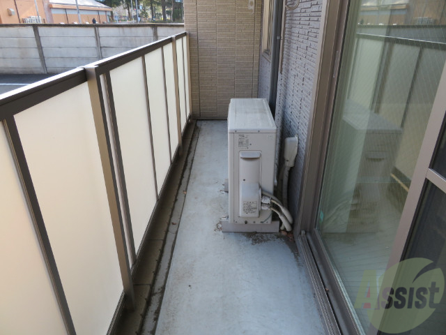 バルコニー　バルコニーは幅があり、広い印象を受けました。