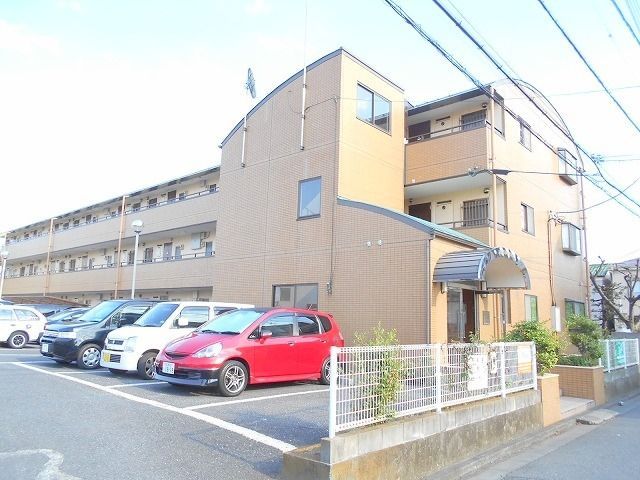 建物外観　駐車場