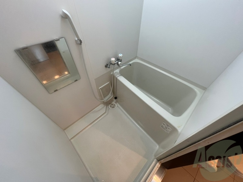 バス・シャワールーム　お風呂になります。一日の疲れを癒してくださいね。