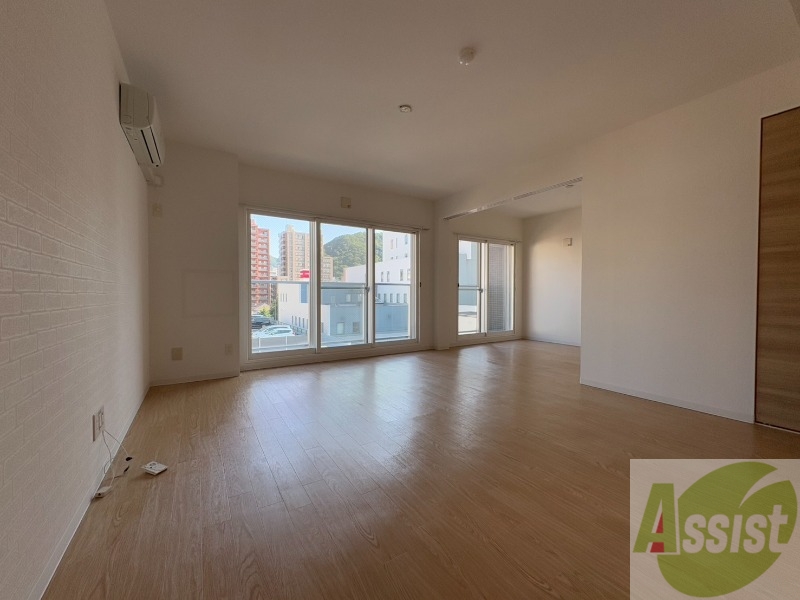 居室・リビング　広くてキレイなお部屋が広がっていて、充実した生活が送れそう。