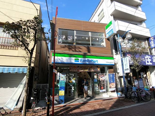 コンビニ　ファミリーマート大田矢口渡駅前店（コンビニ）まで420m