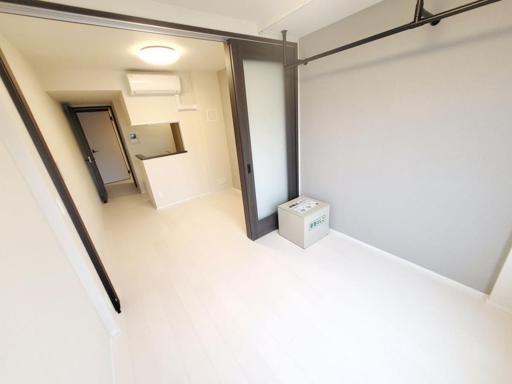 居室・リビング　■エアコン■24時間換気システム■パイプハンガー