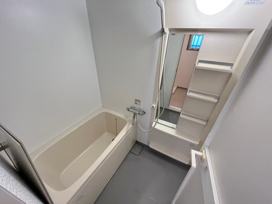 バス・シャワールーム　※別部屋の写真です