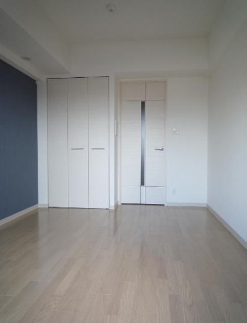 居室・リビング　反転