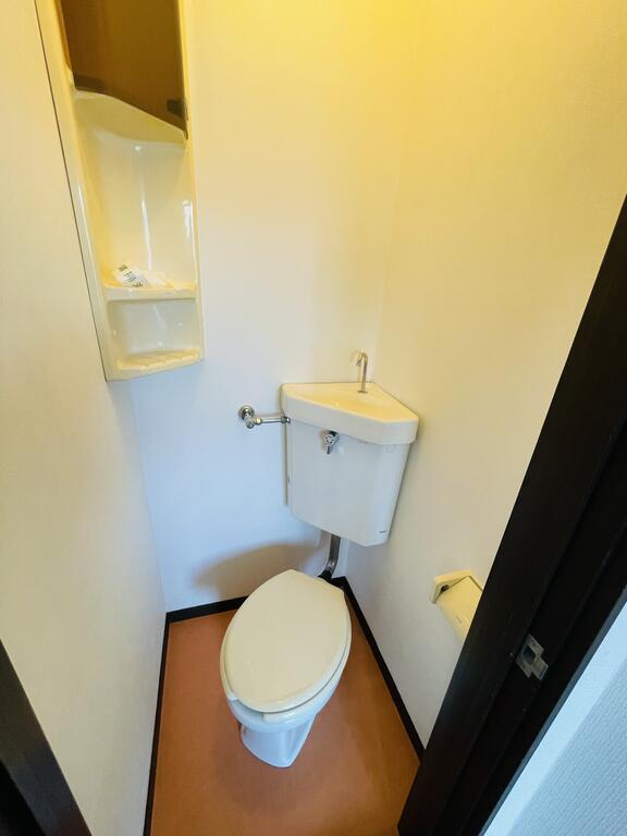 トイレ　※写真はリフォーム前です。