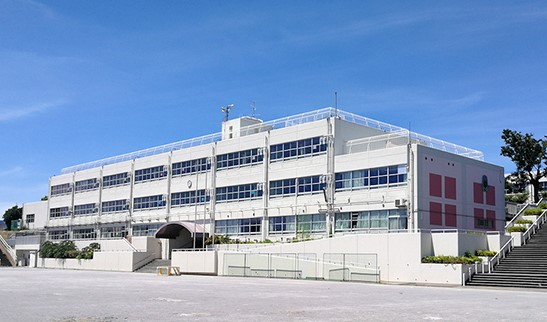 小学校　川崎市立新作小学校（小学校）まで1084m