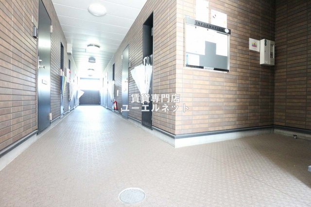 エントランス　毎日通る場所だからこそ、洗練された空間に