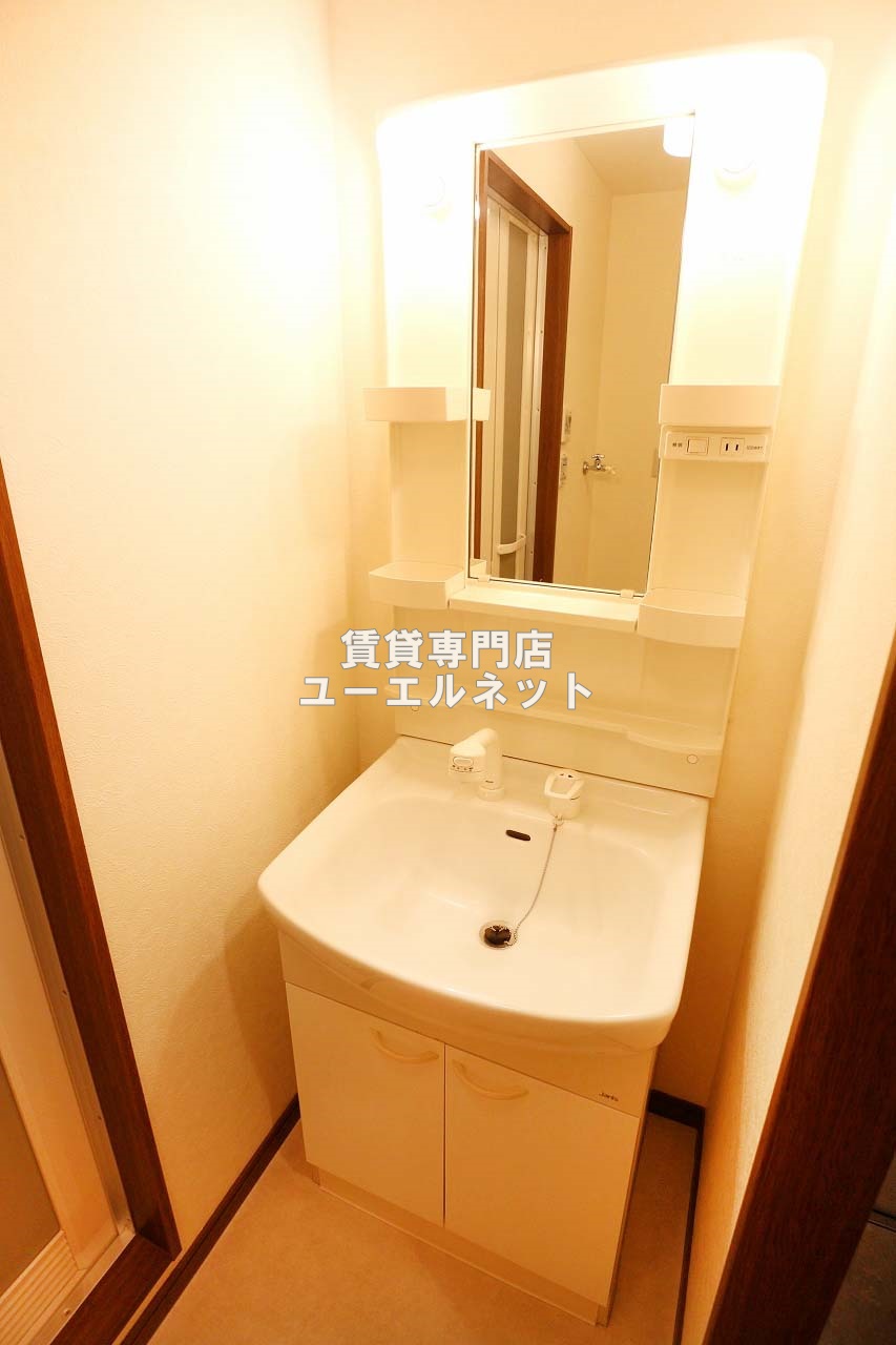 洗面設備　清潔感ある独立洗面台で毎日気持ちよく♪